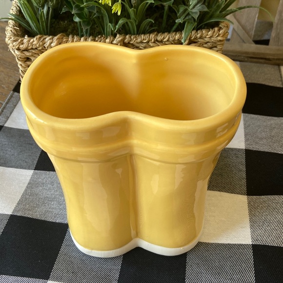 NEW! Cottage Farmhouse Yellow Spring Rainy Day Ceramic Rain Boots Vase - Picture 5 of 9